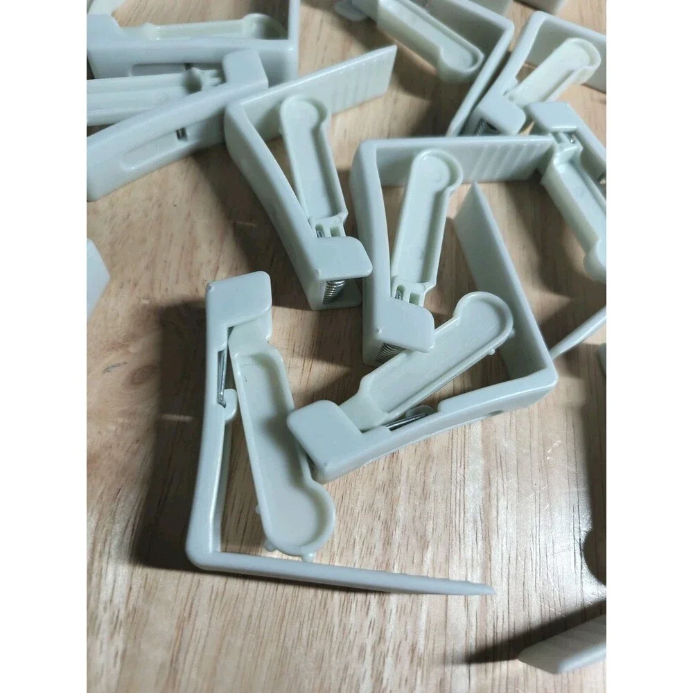21 Table Cloth Clips Holder Clear Durable Cover Plastic Grips Tablecloth party